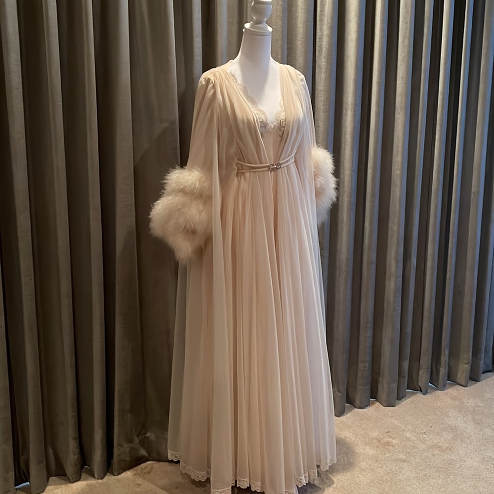 Beyond Fabulous Lucie Ann of Beverly Hills feather Peignoirs Set - Picture 16 of 17